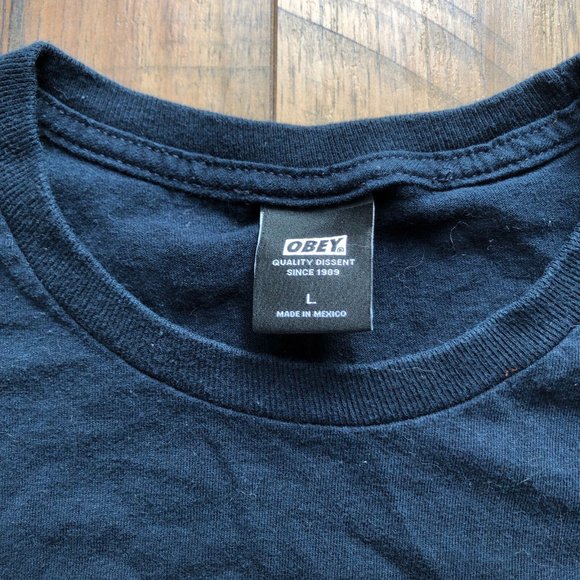 >>SOLD<< Obey Propaganda T-Shirt - Picture 6 of 7